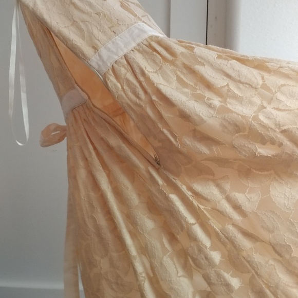 Lace dress - Picture 4 of 5